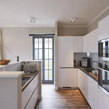 Reetland Am Meer - Luxus Reetdachvilla Mit 3 Schlafzimmern, Sauna Und Kamin E17 Dranske Exterior photo