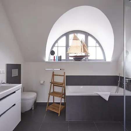 Reetland Am Meer - Luxus Reetdachvilla Mit 3 Schlafzimmern, Sauna Und Kamin E17 Dranske Exterior photo