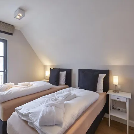Reetland Am Meer - Luxus Reetdachvilla Mit 3 Schlafzimmern, Sauna Und Kamin E17 Dranske Exterior photo