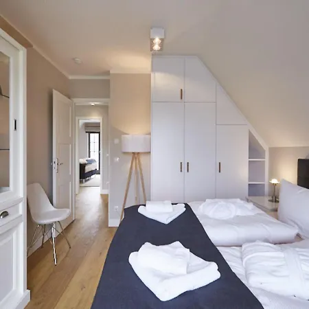 Reetland Am Meer - Luxus Reetdachvilla Mit 3 Schlafzimmern, Sauna Und Kamin E17 Dranske Exterior photo